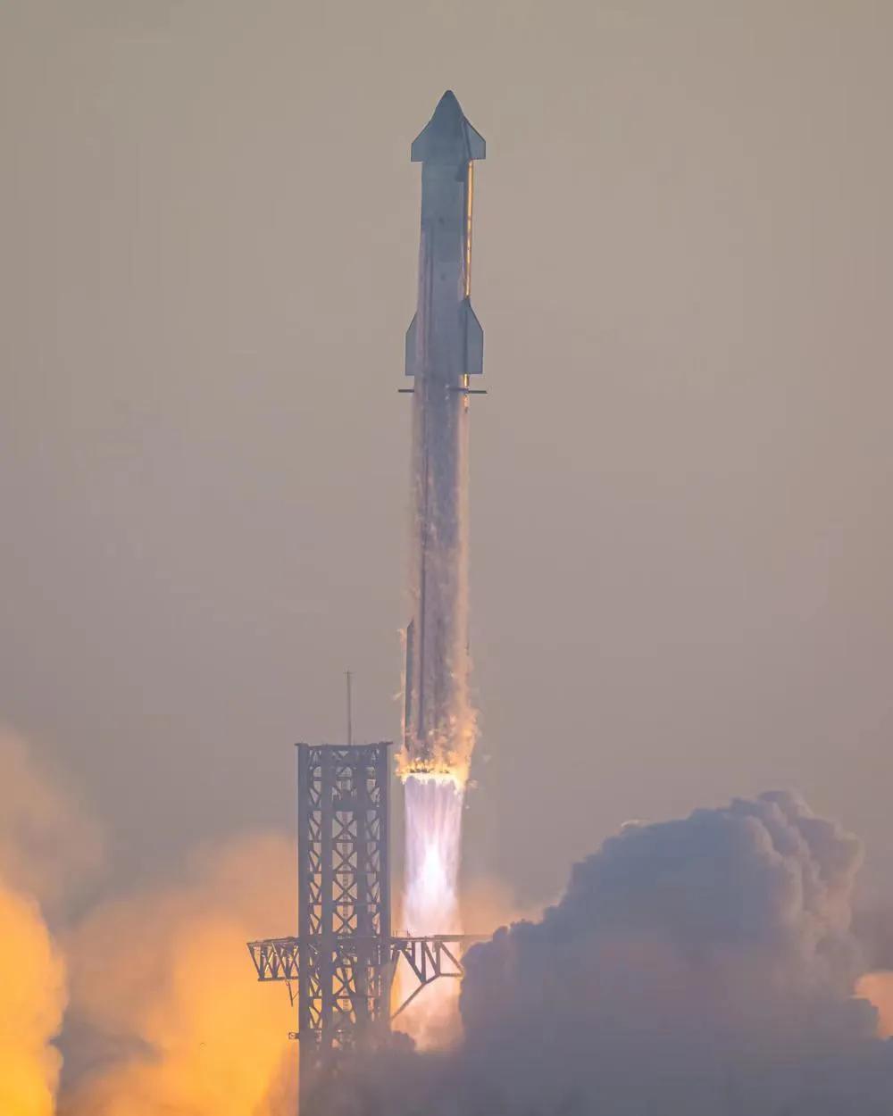 虽然一级的33台猛禽发动机全部成功点燃，但很遗憾的是，“星舰”这次发射还是失败了