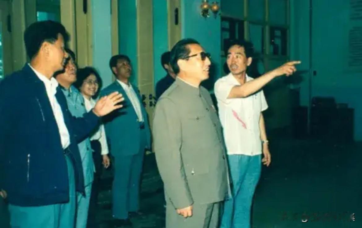 1988年7月24日，时任中央纪检书记乔石视察了位于吉林省延边朝鲜族自治州安图县