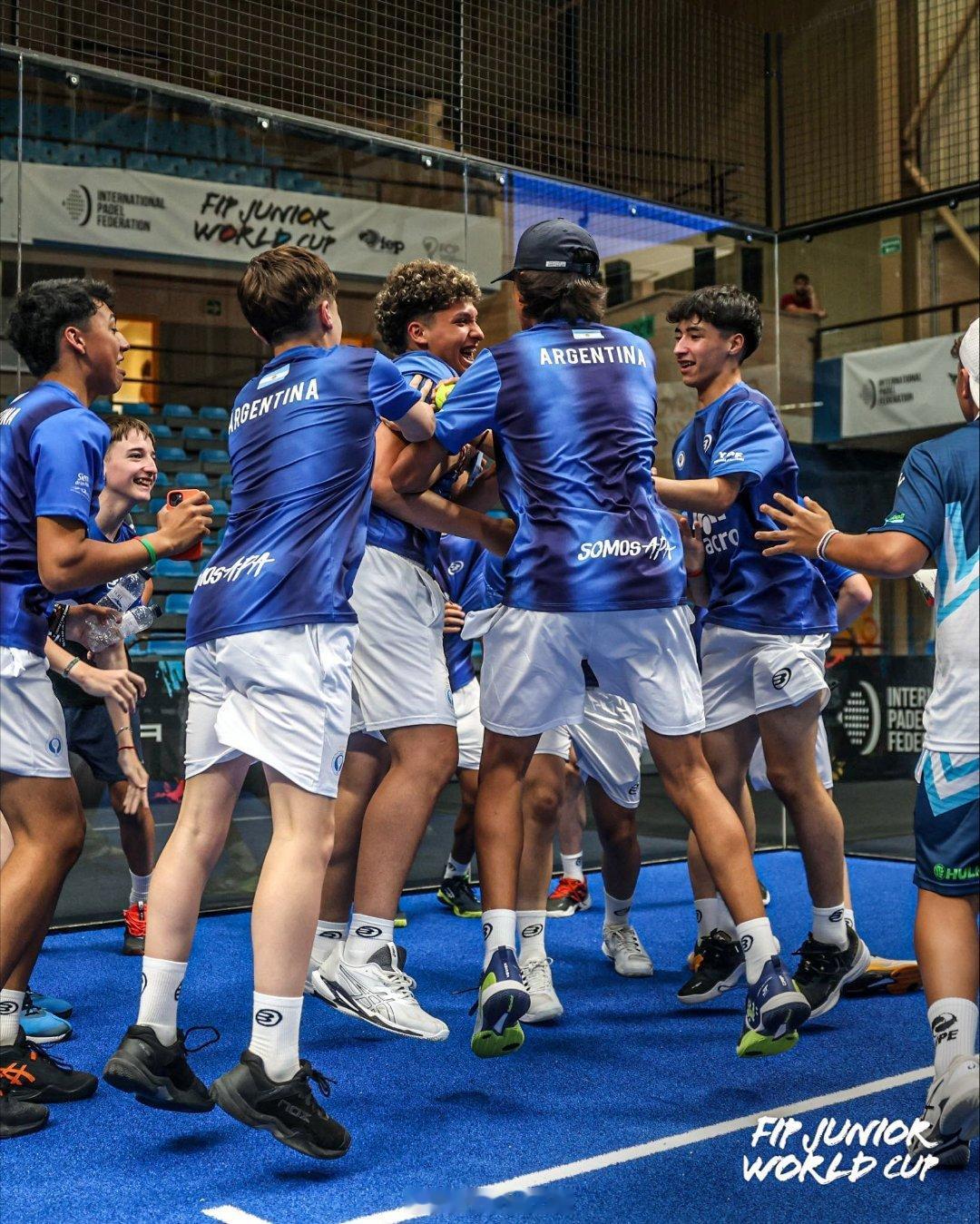阿根廷体育 🏆🇦🇷 阿根廷 2-1 击败法国队🇨🇵，晋级青少年板网球世