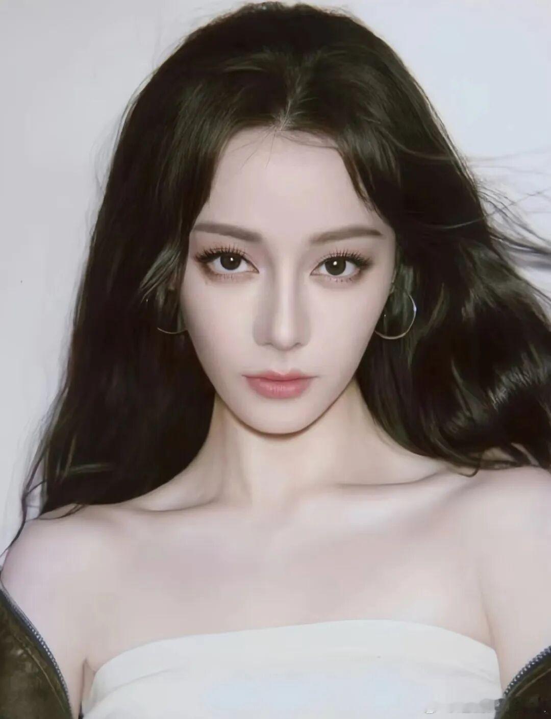 🍉迪丽热巴商务还是不断，有个☕️代言快要宣了～ 