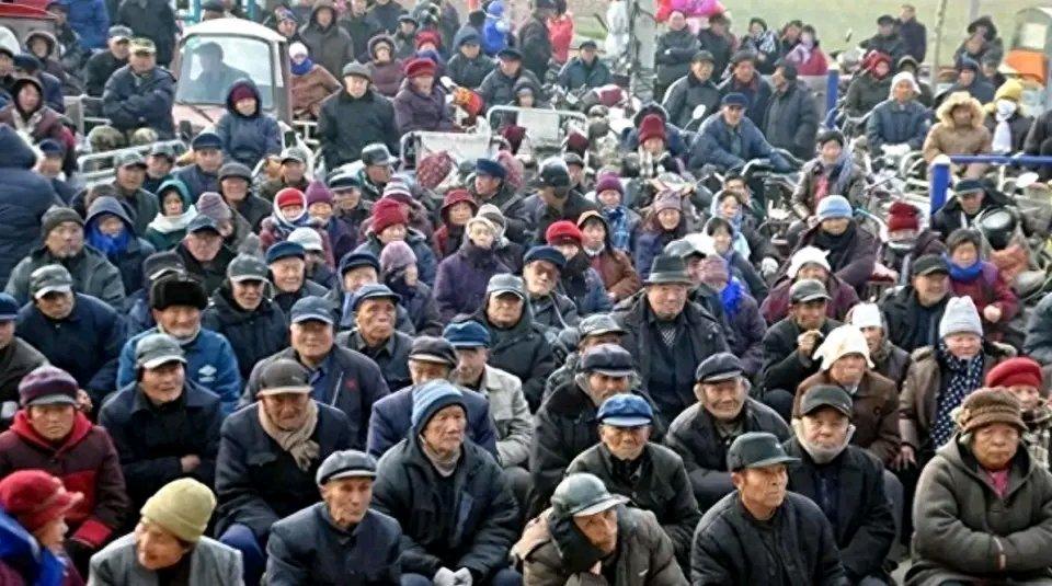 翻了下刚出的全球人口数据，2024年全球65岁以上老人已经摸到8.52亿的关口，