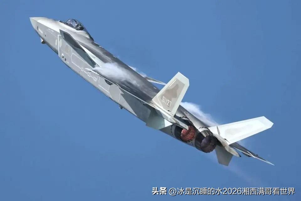分享一组非常帅气的中国空军第五代隐身重型战斗机歼-20“威龙”各种飞行状态下的精