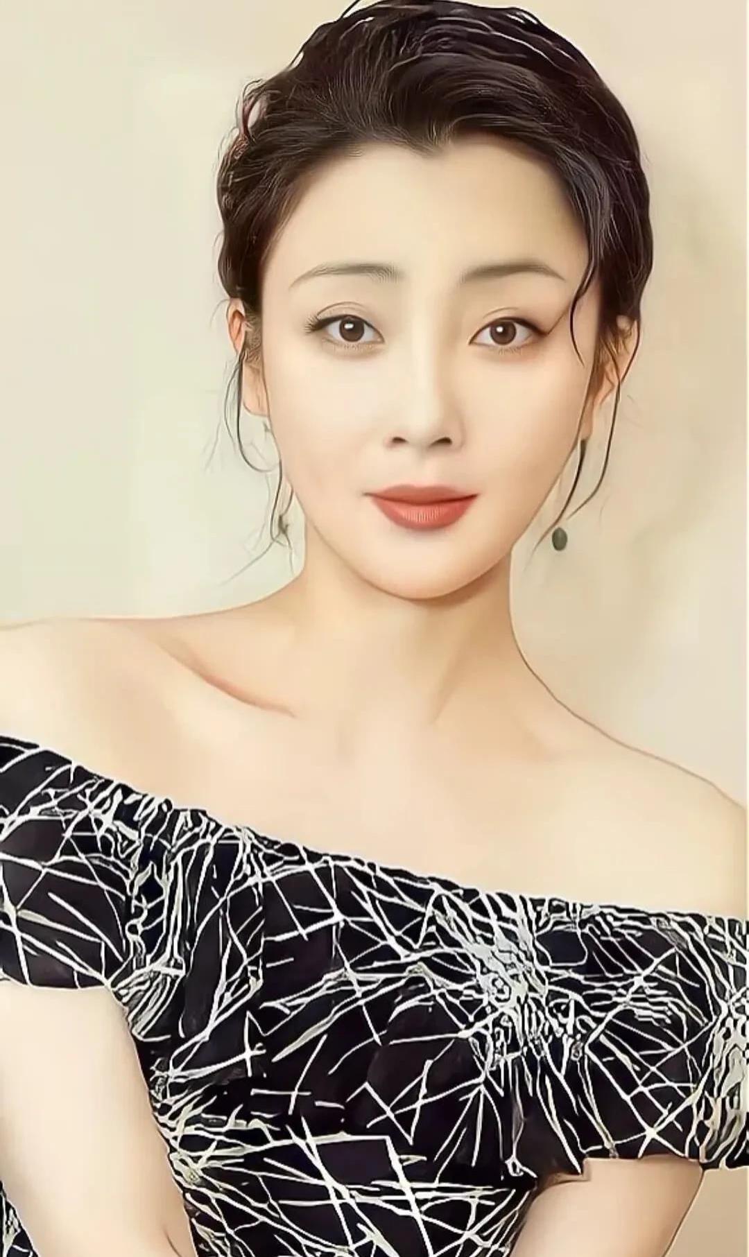 [太阳]“你和李小冉到底断了没有？”“你一个演戏的戏子，有什么资格管我的事？”2
