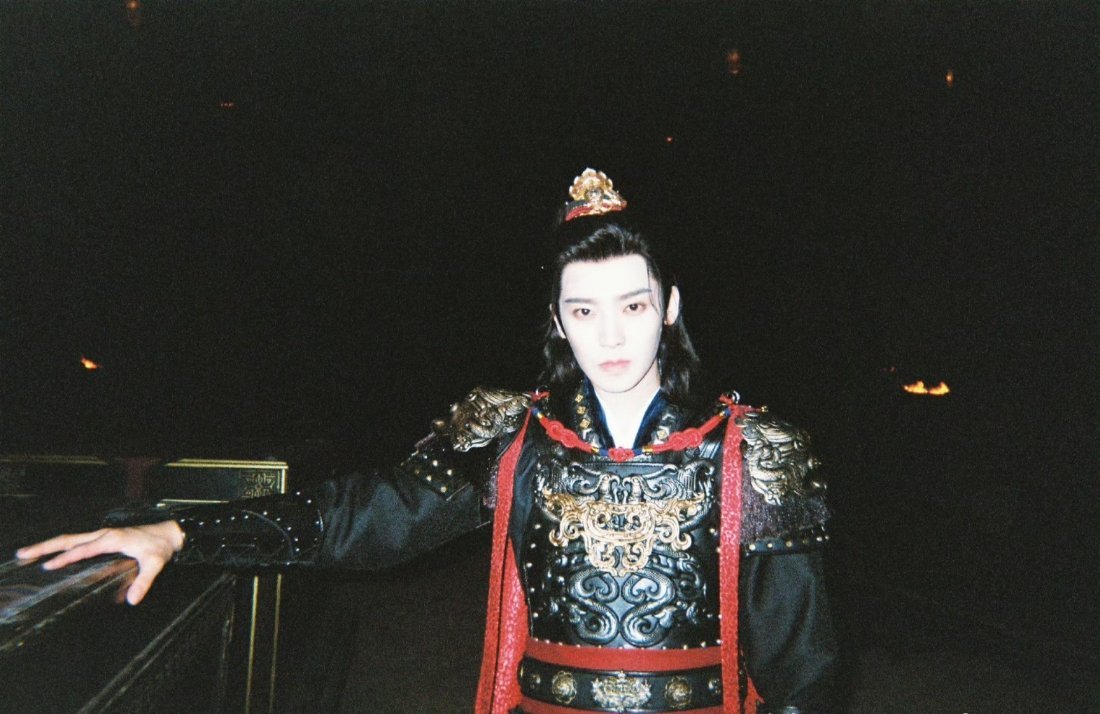 萧无衣杀青快乐！期待与角色再见之时！！！辛苦啦侯明昊[苦涩][苦涩][苦涩] ​