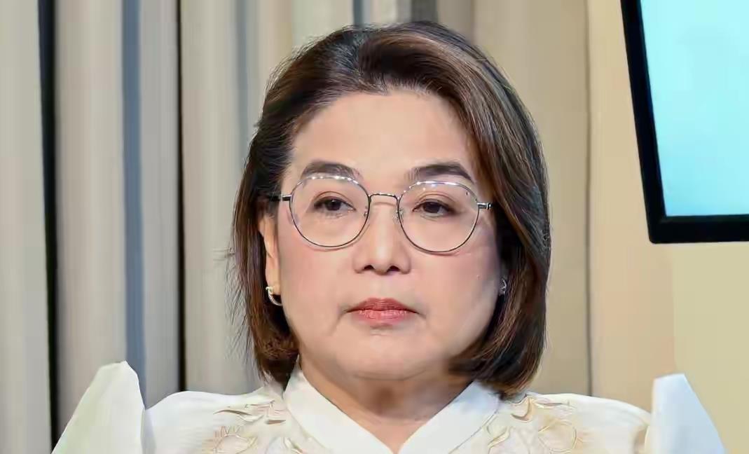 菲律宾政坛彻底撕破脸了。
9月11日，副总统莎拉在法院外当着支持者的面，直接喊话