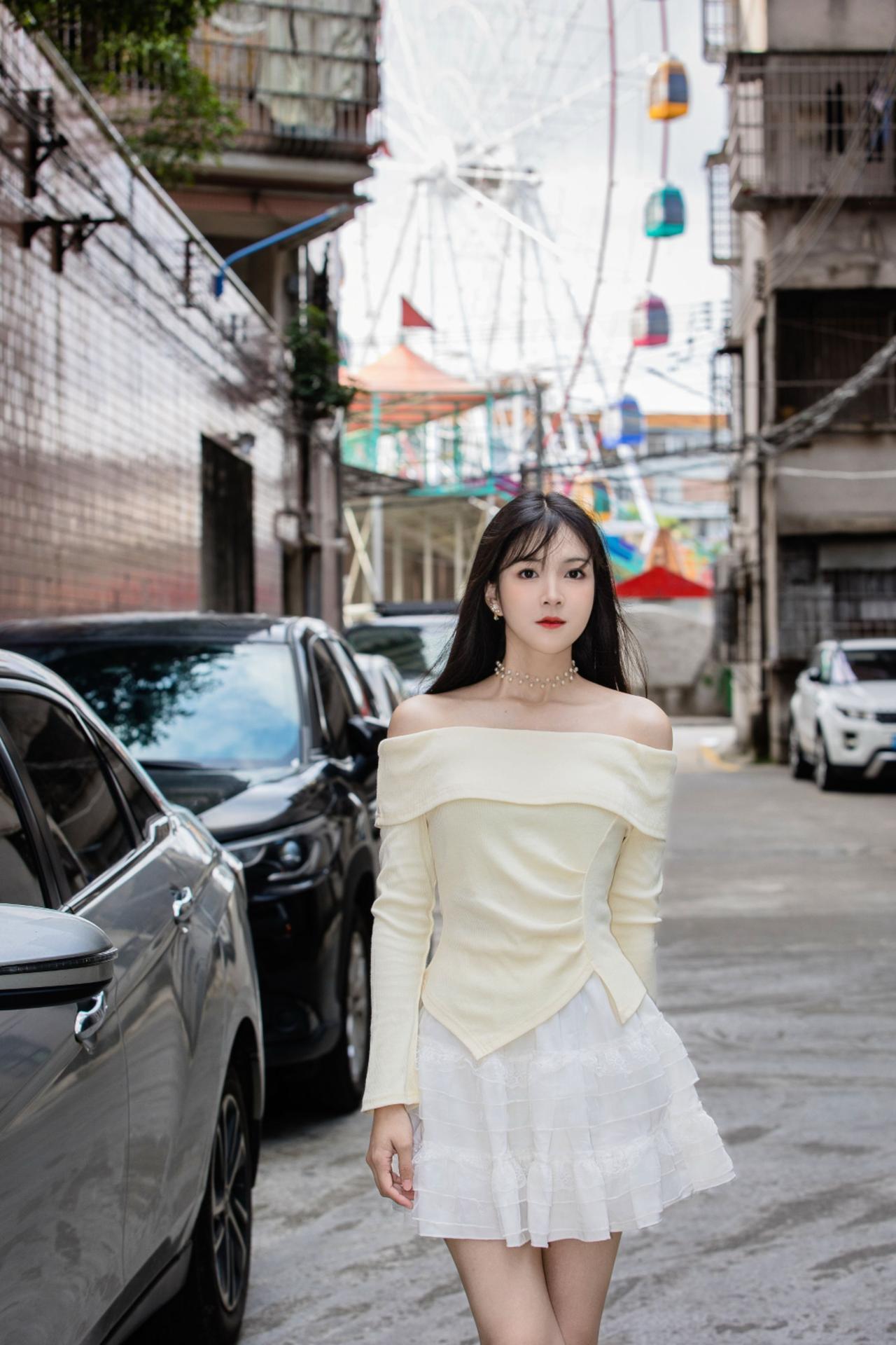 摩天轮下的美女长腿姐姐 摩天轮 新昌公园 开平