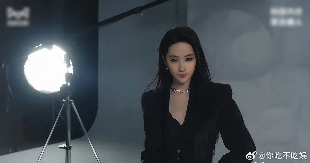 这图p的简直可以说是换头术了。 