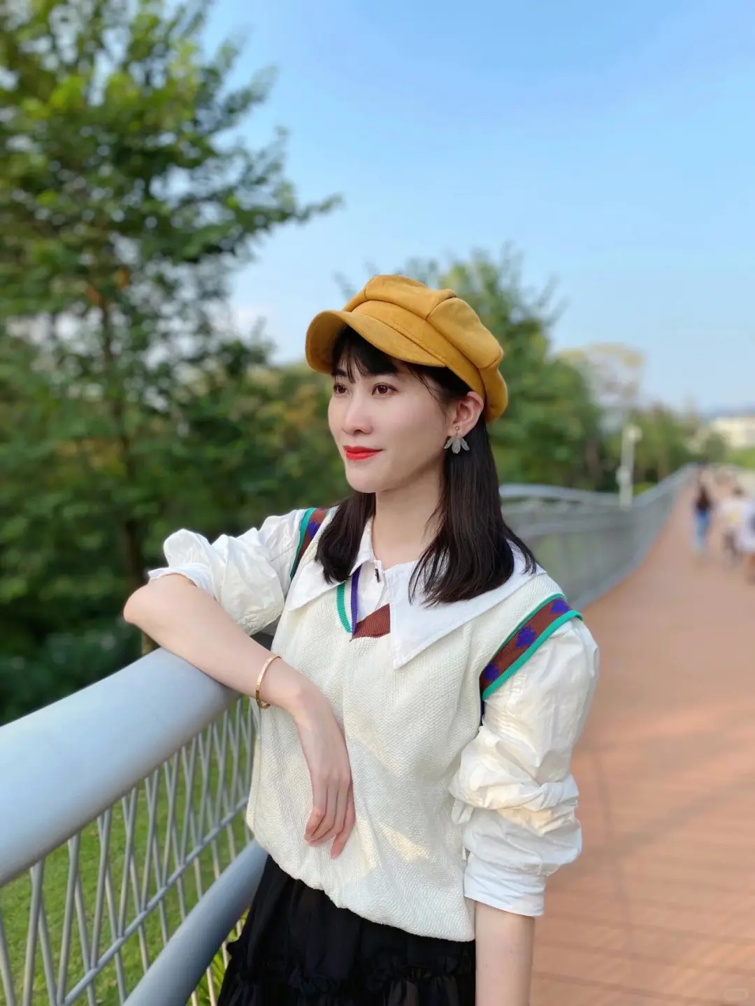 把时间和精力花在热爱上，然后做个冷淡的人