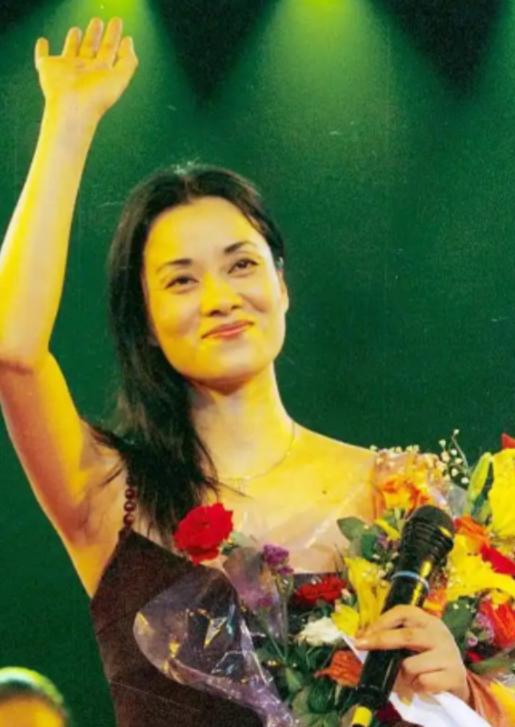 毛阿敏爆红赚得盆满钵满后，干的第一件大事，就是掏空家底在上海给两个亲哥一人置办一