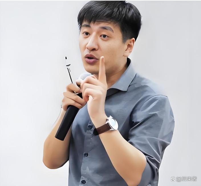 今天刷到张雪峰老师去世的消息，整个人都震住了，心都揪着疼。
 
之前偶然刷到他捐