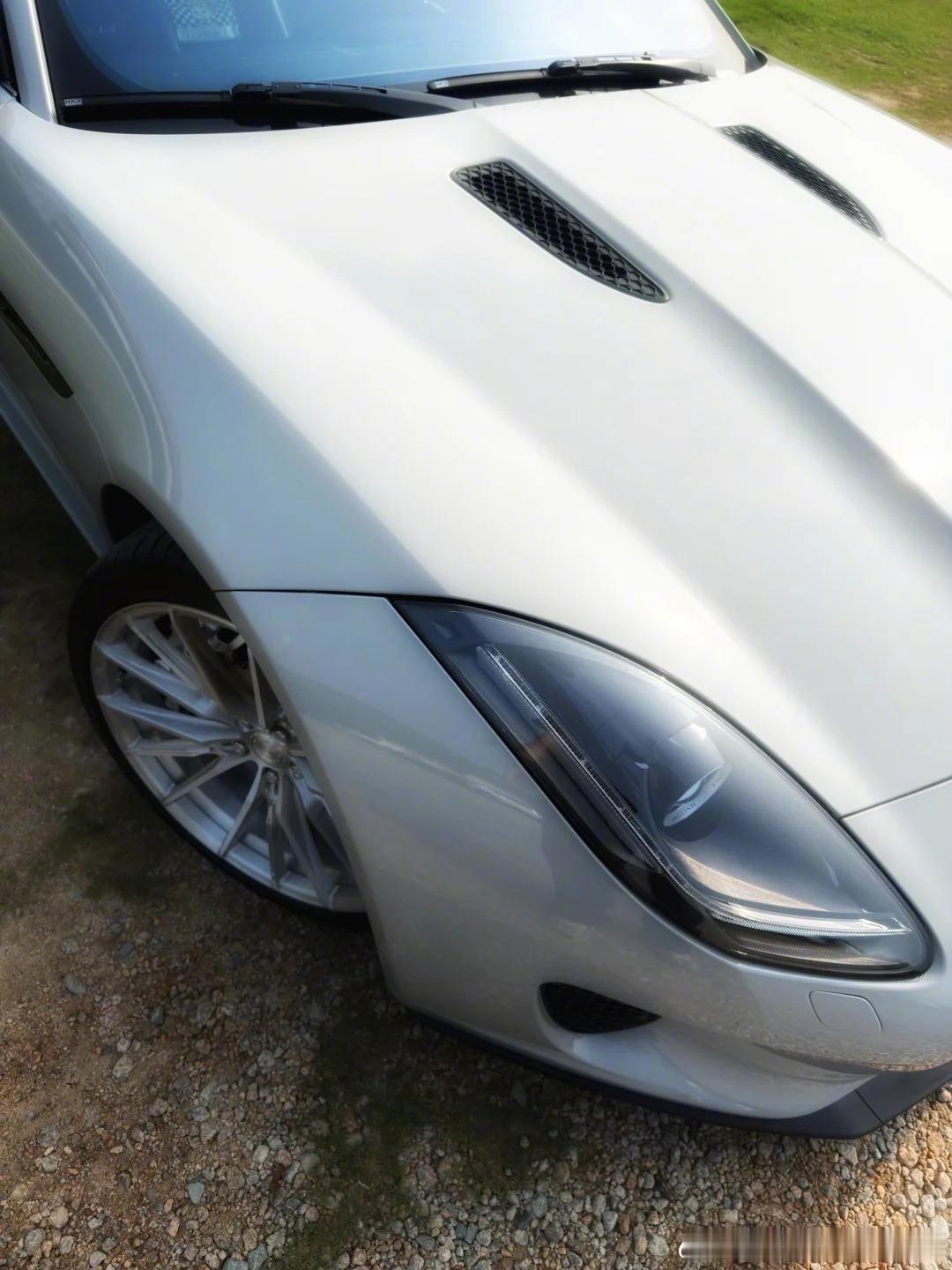 捷豹f-type，优雅的古堡气质无需多言