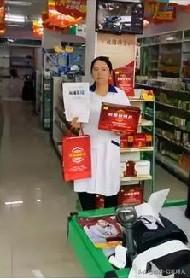 我服役的第一年，趁假日向领导请外出的假，独自一人从栾平乘团部专用免费解放牌载客车