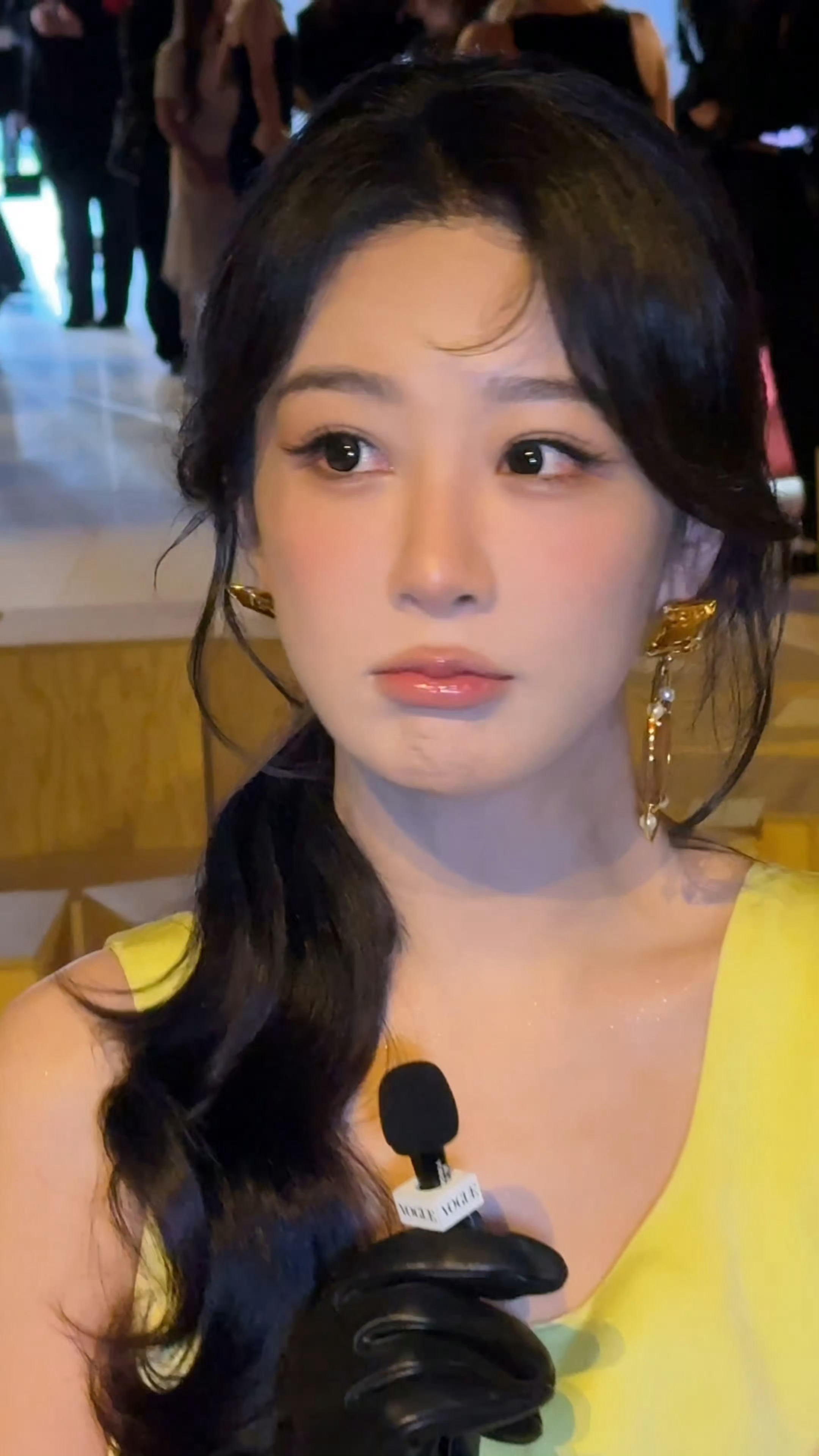 杨紫 抿嘴小表情软萌软萌的好可爱[期待]小嘴巴一看就很好亲[好爱哦][好爱哦][