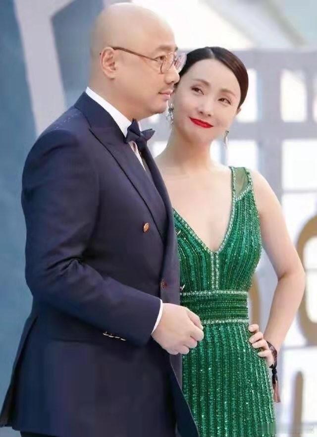 徐峥说，我在上大学二年级的时候，有一次我在洗头发的时候，我一洗头，一抓自己的头发