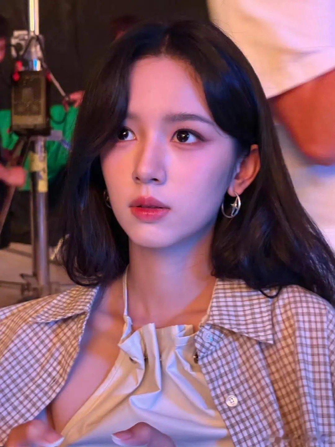 周也简直女神降临吧！这个照片也太美了