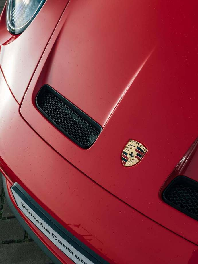 保时捷911 GT3 Touring把赛道基因揉进日常，经典蛙眼大灯+流畅溜背线