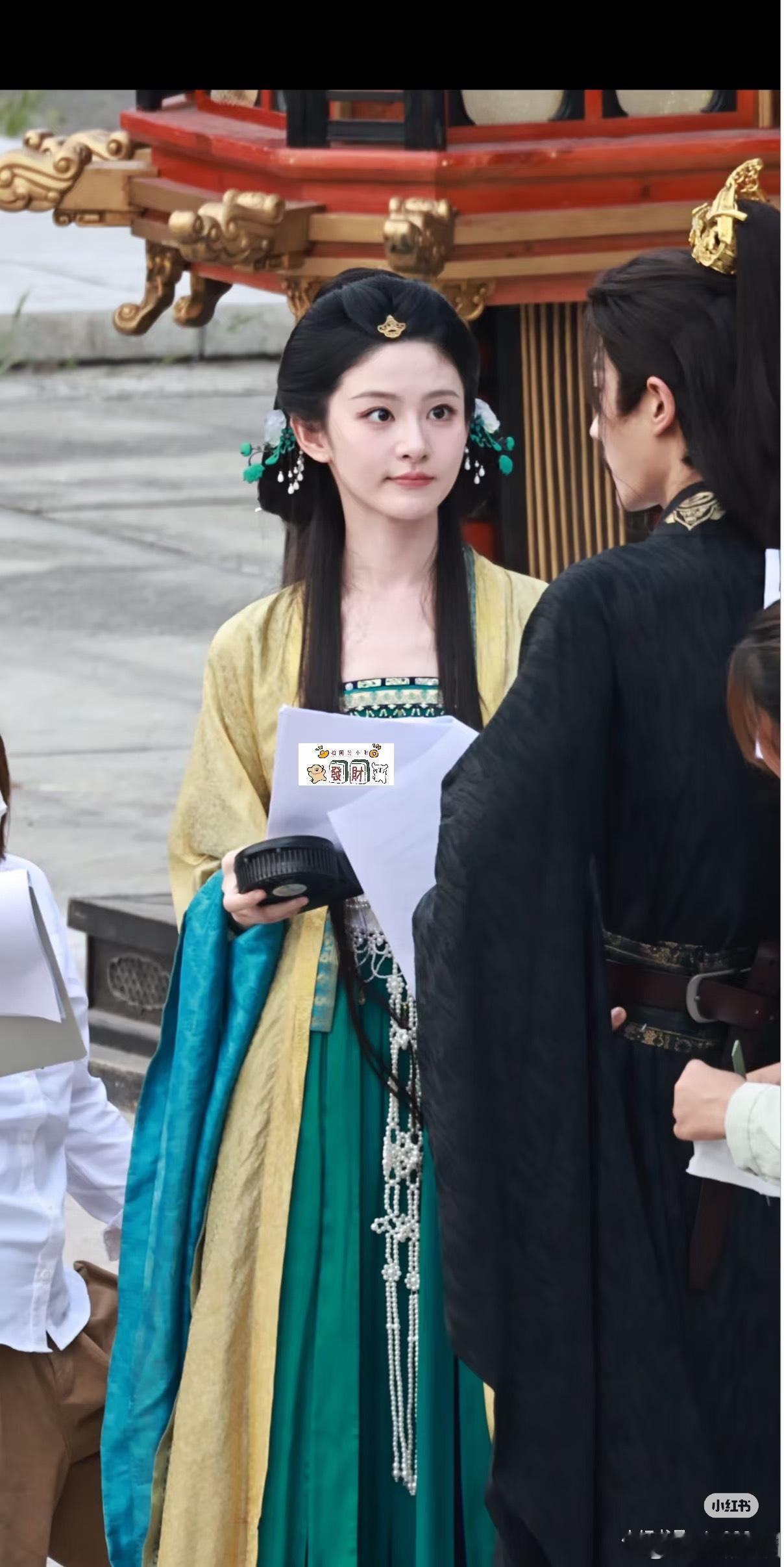 小成本古偶的话可以看看赵晴这个剧组的梳头师傅，发包大小很和谐，发饰搭配也不错没有