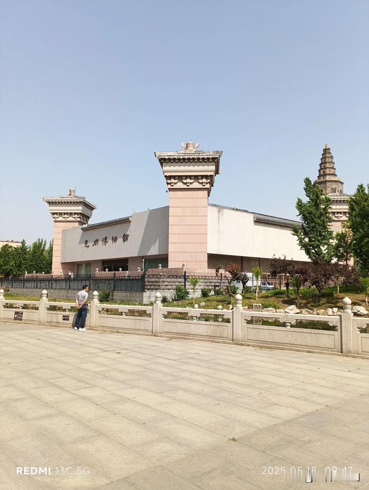兖州博物馆，错堵正门开偏门？
兖州博物馆现馆始建于1999年，2024年被评定为