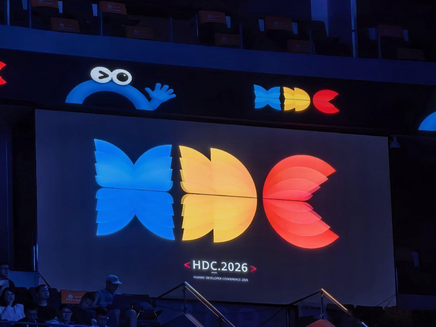 HDC这个电子门票可以放入华为钱包里，支持nfc碰一下入场，果然是软件开发者大会