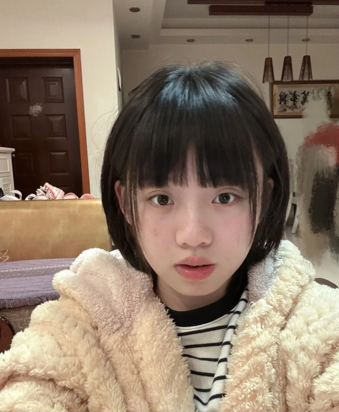 此女子剪出了非常完美的刘海！！