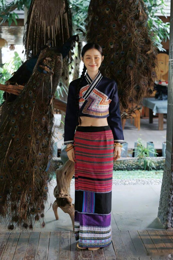 在这段采访中又一次爱上金靖 谁能拒绝思路清醒的金靖！采访里的发言充满哲理，太过渴
