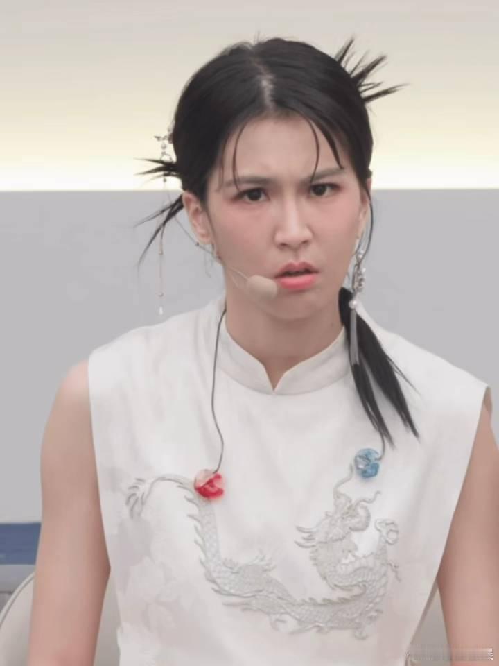 曾沛慈演我看到DNA票数的表情曾沛慈演我看到DNA组票数的表情  曾沛慈演我看到