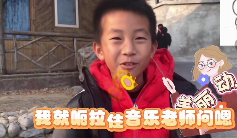 最小的红娘！看看谁认识他。
     看了这个视频很感动，足球小将看到他的教练别