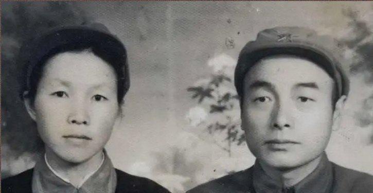 1929年，18岁地主千金嫁给红军，新婚当晚丈夫消失，两年后她在堆满伤员的医院里