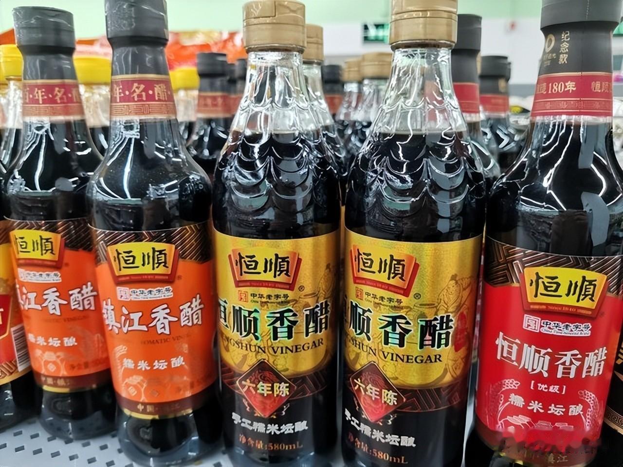 陈醋、白醋、香醋、米醋的区别太大，记住这四句话，千万别买错了
陈醋是一种经过长时
