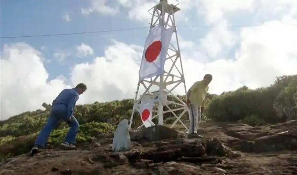 这招“围点打援”简直是教科书级的降维打击！如果拆了灯塔，日本正好借机炒作“中国威