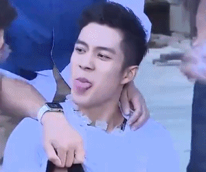 谁啊！那么辣眼睛👀