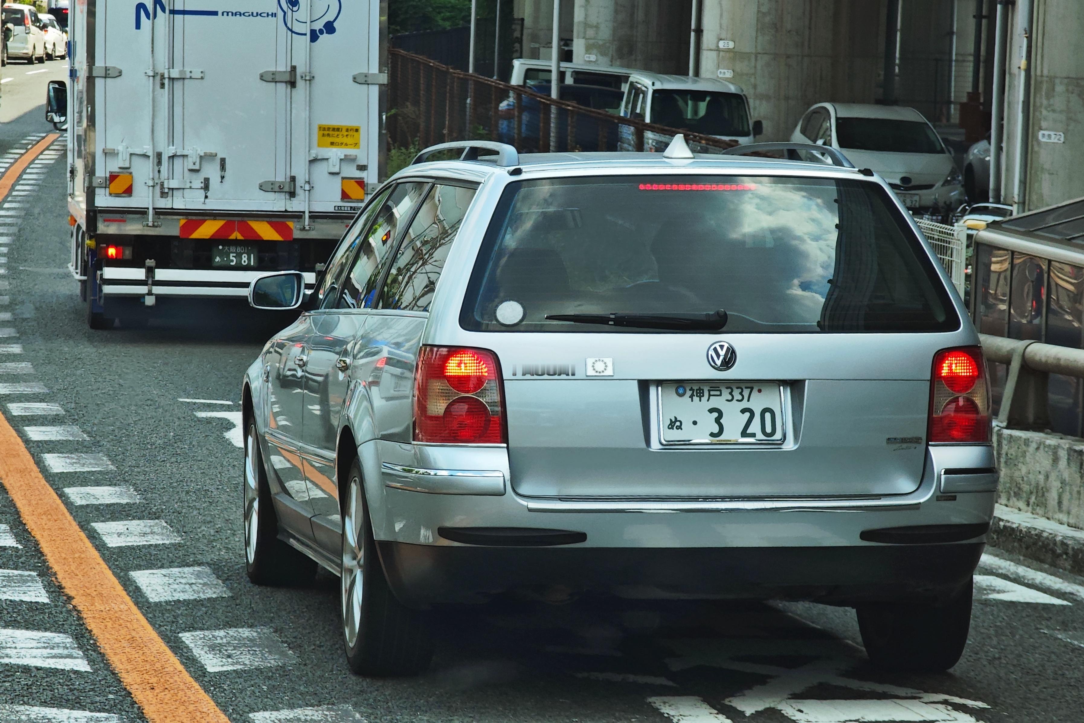 偶遇日规 B5.5 Passat Variant。这代帕萨特旅行版的方正线条，有