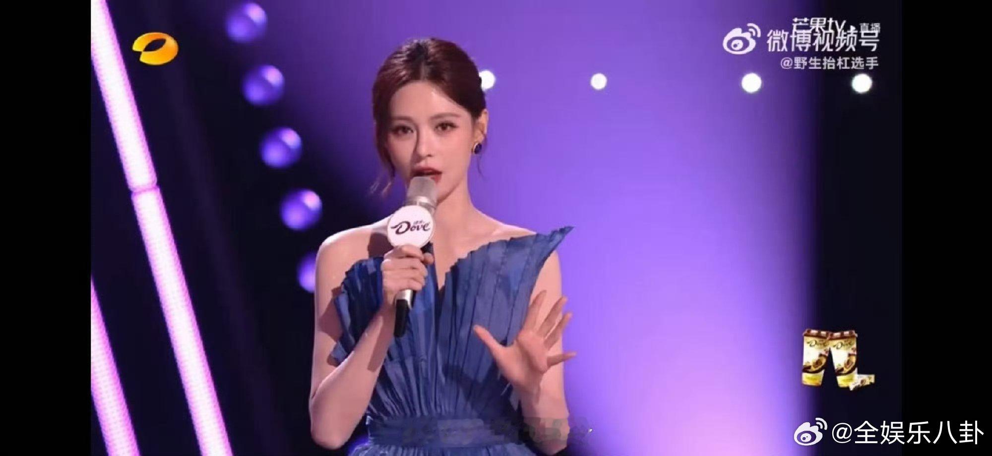 笑疯！何老师自侃太精准，音综秒变小品现场超快乐 