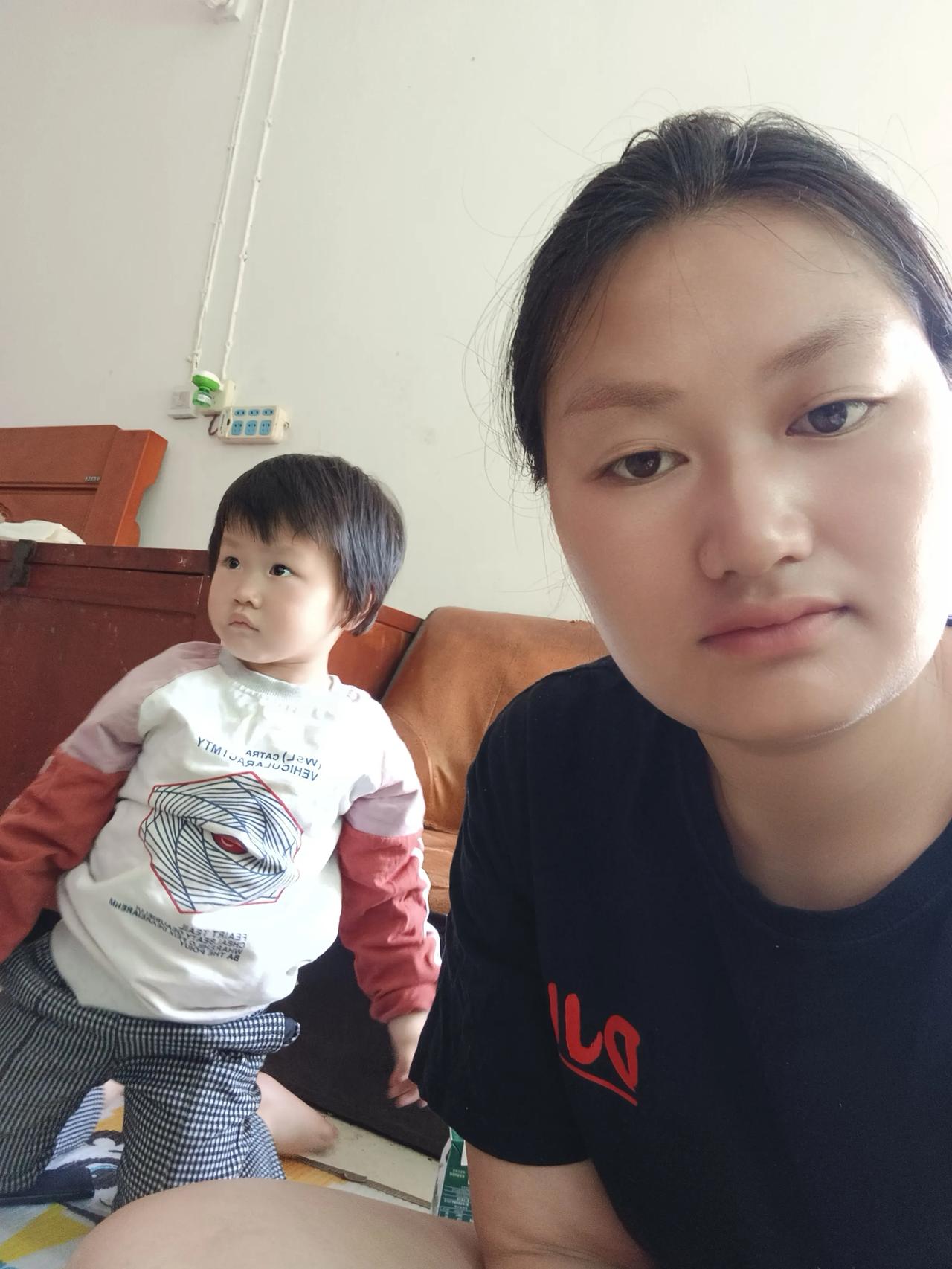 我现在做梦都想有人给我带娃，能够上班，以前觉得上班累苦，现在觉得没人帮忙，连上班