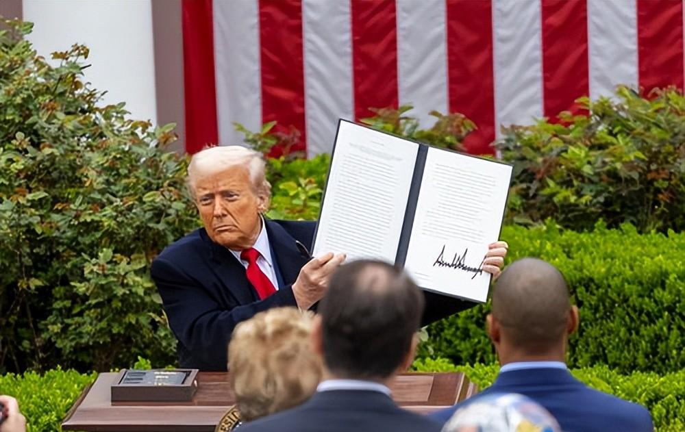 亚太棋局，暗流涌动，军费法案引风波。
一个法案，看似平常，实则不然，牵一发而动全