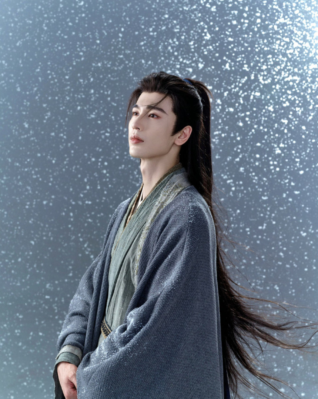 张凌赫张凌赫逐玉定妆图期待谢征的正式见面！！！张凌赫逐玉谢征定妆图