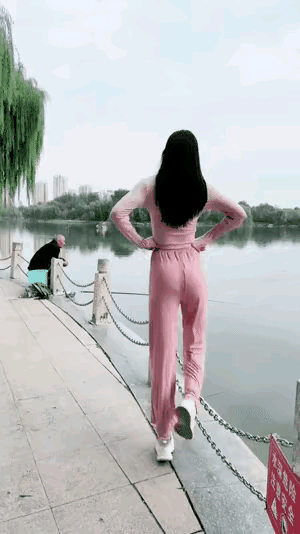 有这么爱锻炼的女人，还能好好钓鱼吗？
