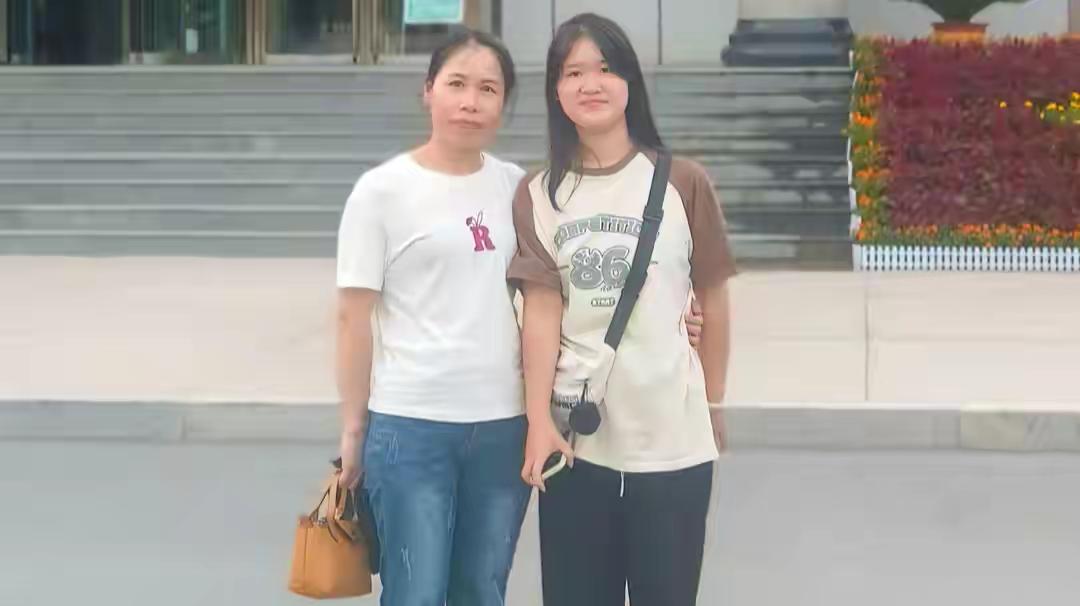 不是亲妈却胜过亲妈：怀化女子22年养大侄女，感动了无数人！

有些亲情，不是靠血