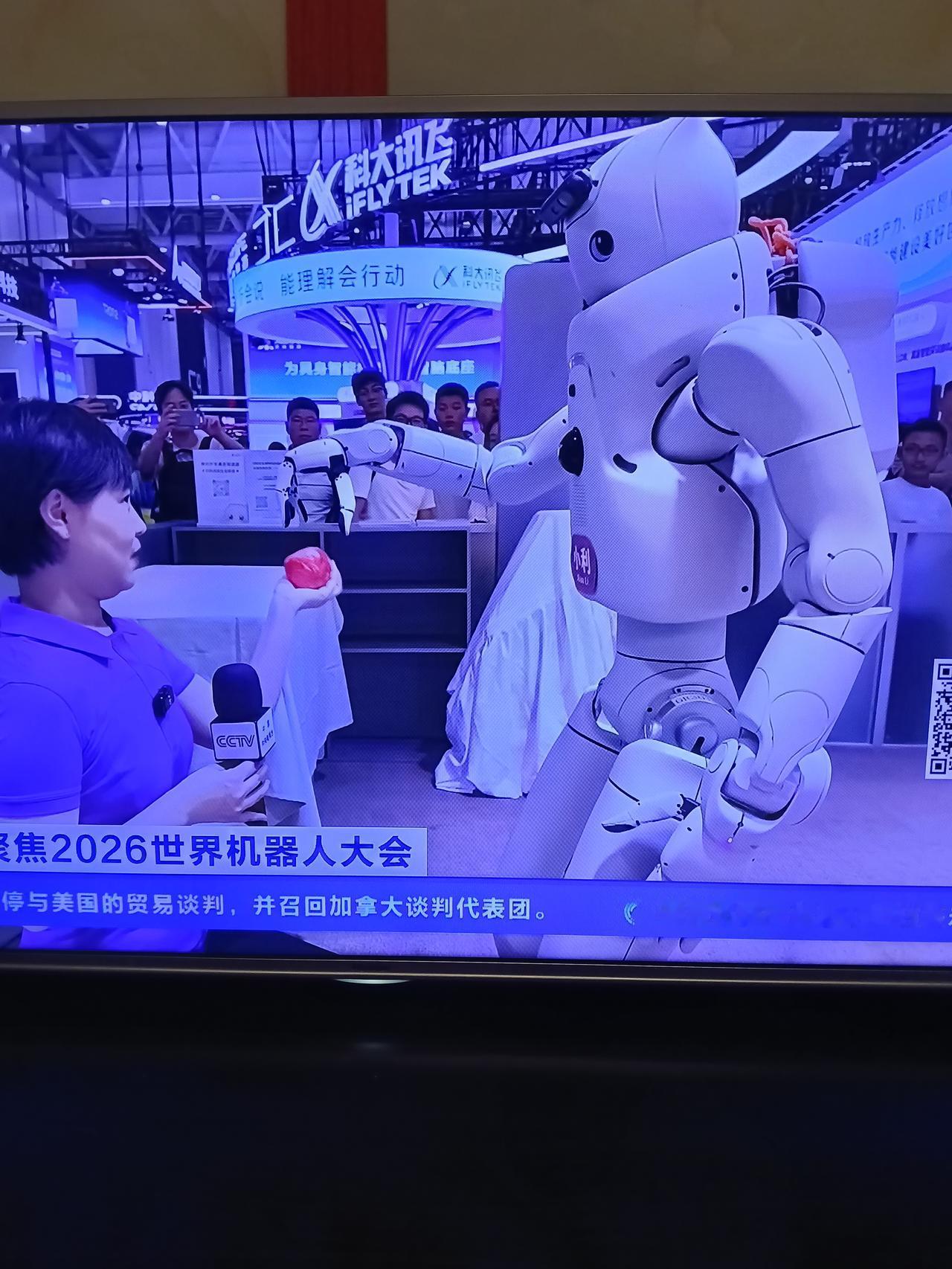 机器人企业该拼比赛还是量产
如今机器人制造企业怕是有上百家了吧？昨晚我也看了会儿