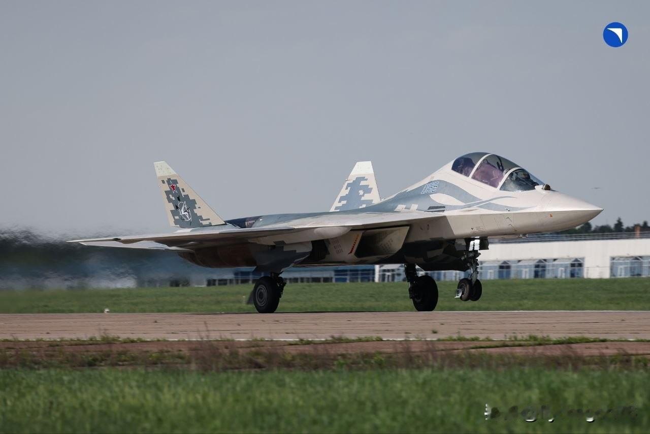 ✈️🇷🇺 联合航空制造集团（UAC）双座版苏-57战机首飞成功

“双座型第