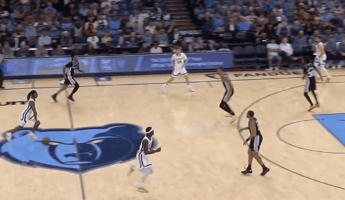 今天马刺打灰熊，文班亚马生涯第17场7封盖的比赛，平了队史传奇邓肯，超过了另一个