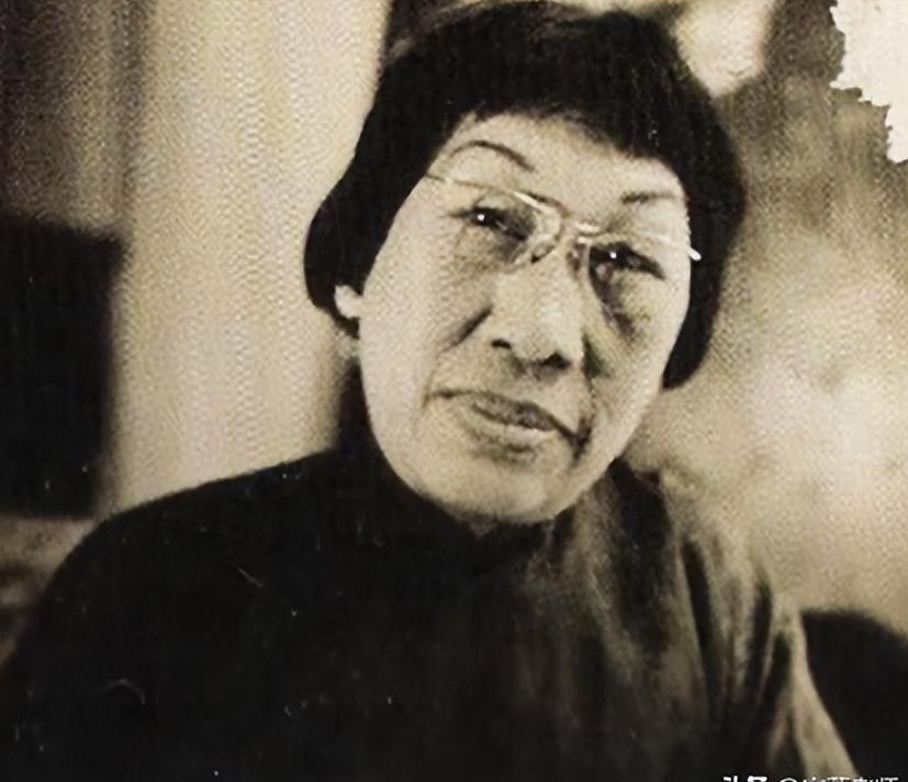 [微风]1908年，13岁潘玉良被舅舅卖到妓院，妓院老鸨嫌她狮鼻、口阔、厚嘴唇，