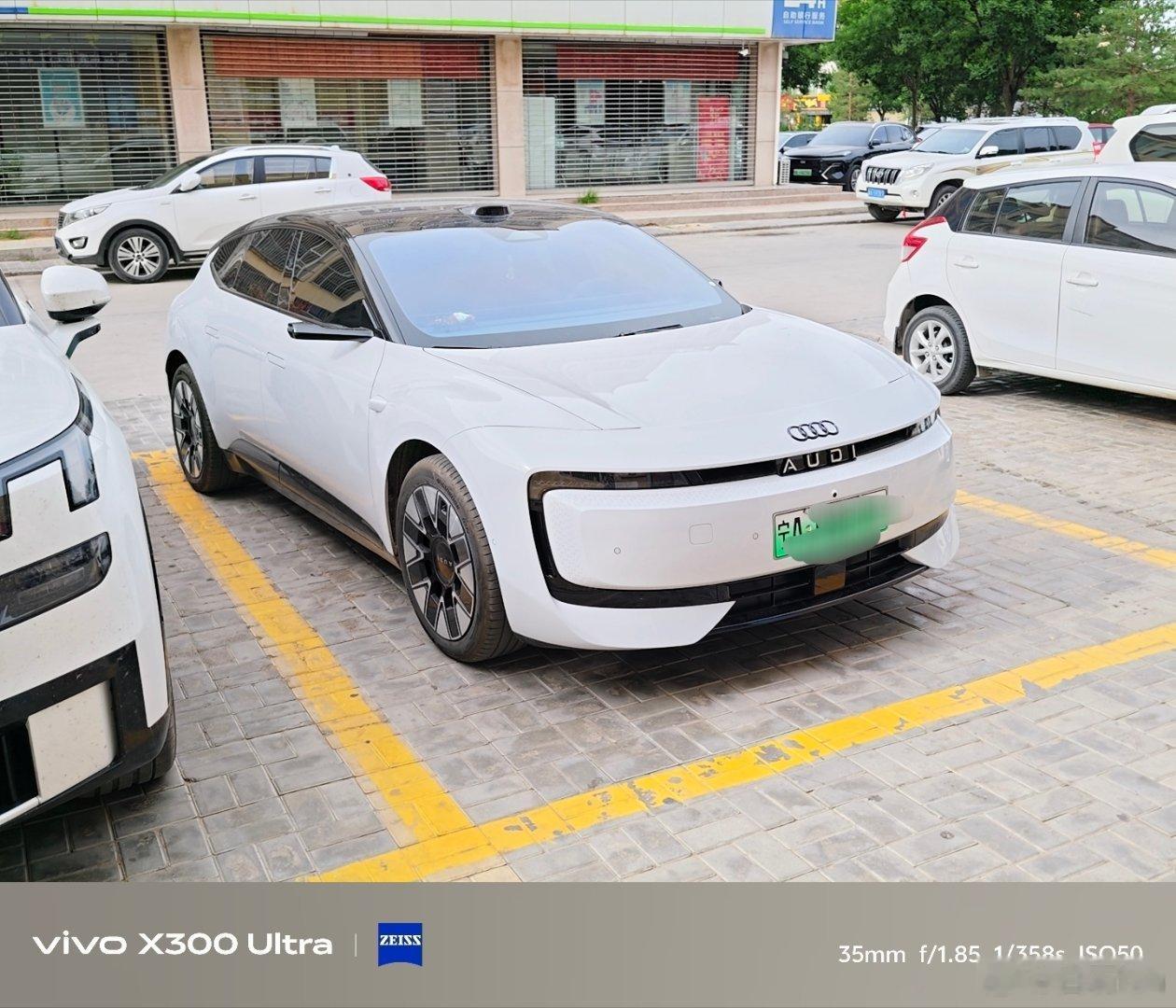 陕北的小县城，竟然看到了奥迪E5 Sportback，这里普遍认车标，没想到没有