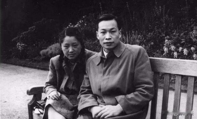 两弹一星功臣钱三强到陕西，见一女人在扫厕所，激动大哭，你怎么在这里啊？

196