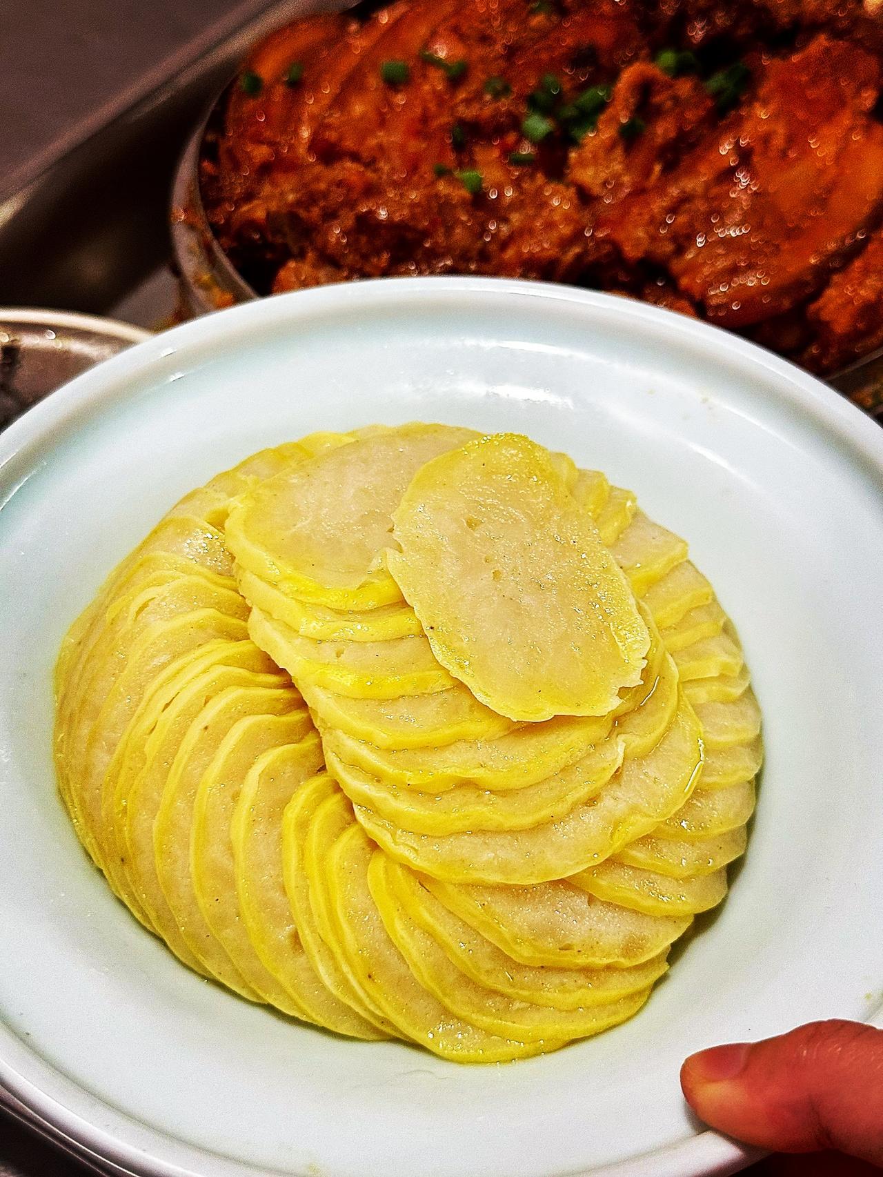 有谁知道这是什么菜
里面的配料成分是什么
制作工艺又是怎样的
它的食用方法
有哪