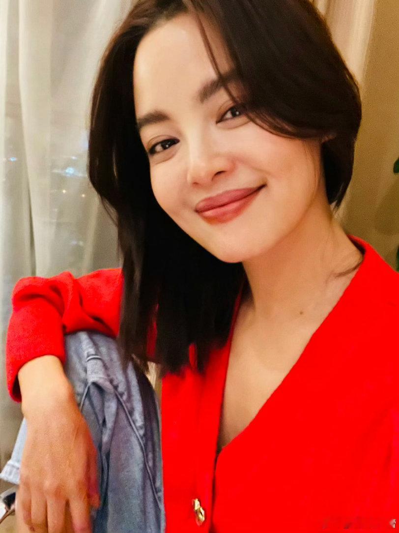李宇春辛芷蕾高叶倪妮四脚爬坡向野的我们 被这段爬坡笑到，几位姐姐完全丢掉偶像包袱
