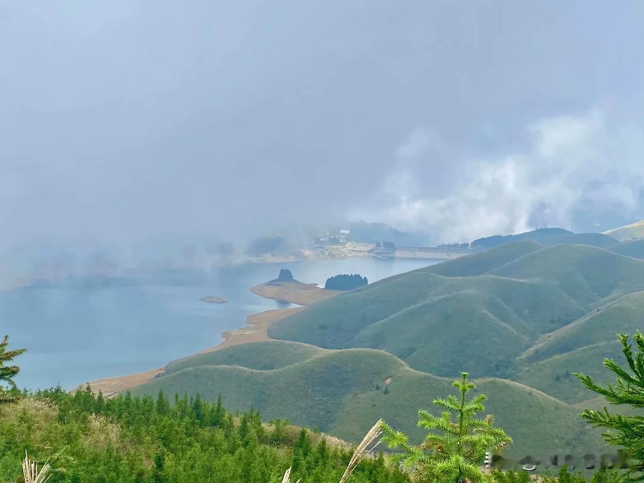  广西桂林全州县，天湖美景，海拔1800多米，湖光山色，美不胜收。