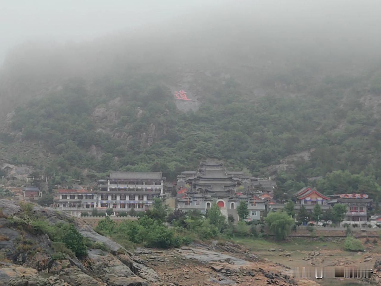 秦皇岛温泉堡水库，过去封闭了很多年，一直不让游人进入。如今大门敞开，成了秦皇岛近