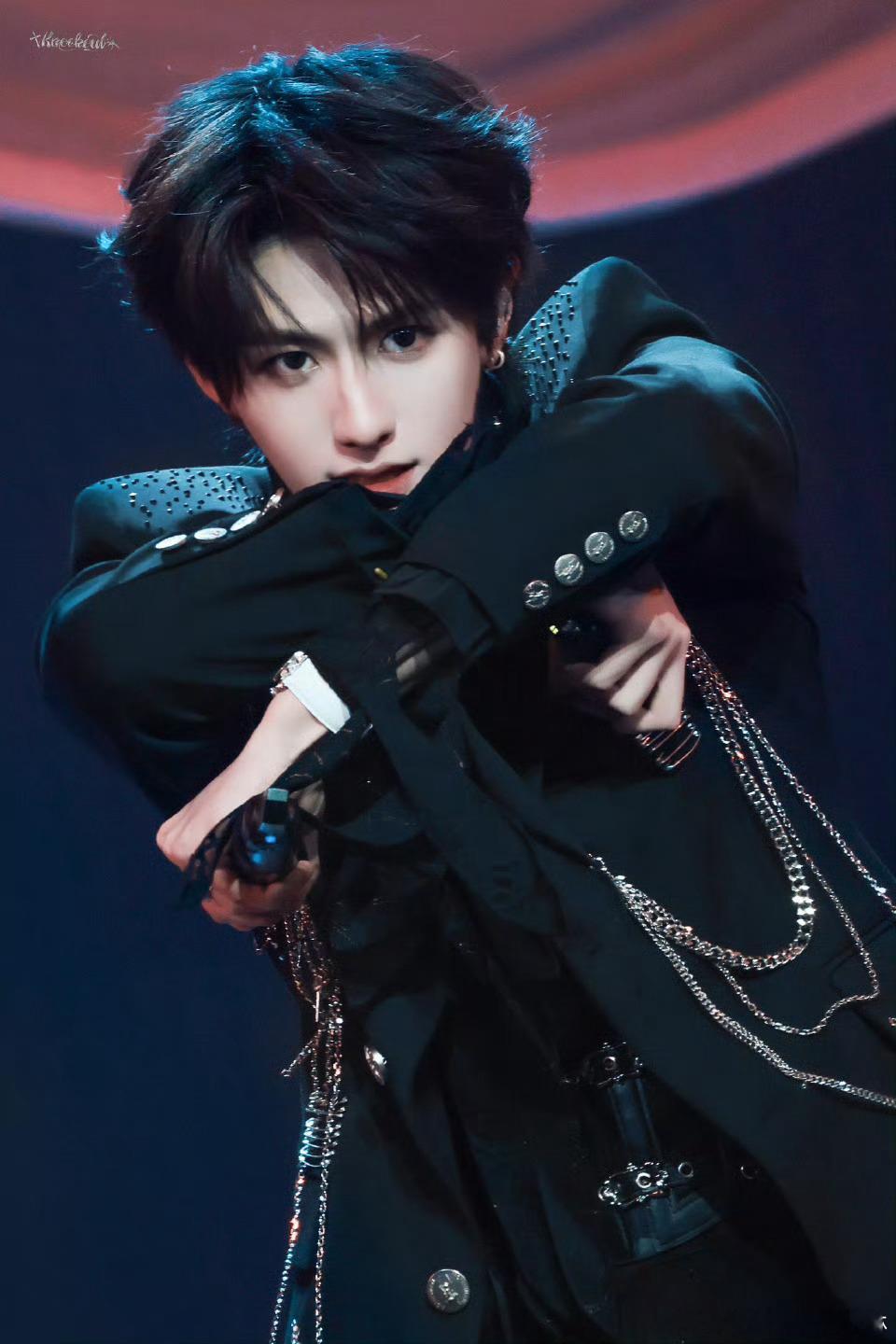 朱志鑫成长分享会朱志鑫直播朱志鑫TOP登陆少年 苏新皓有心了，这份心意太珍贵。 