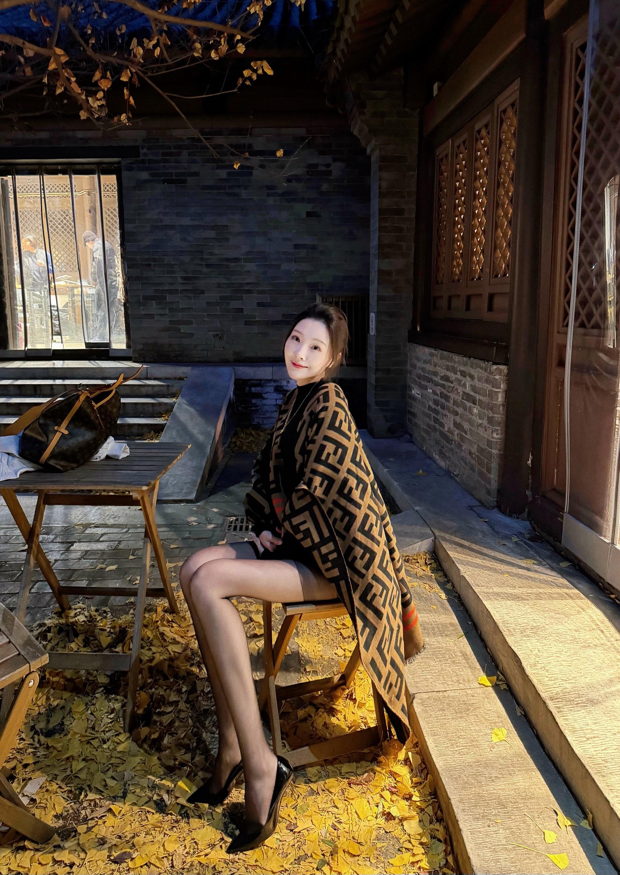 你美目如当年流转我心间。